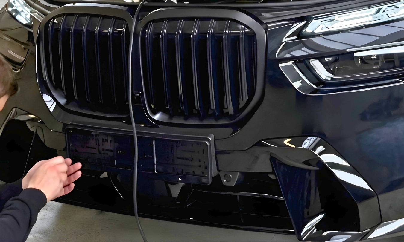 Bild KFZ-Mechaniker Bild KFZ-Mechaniker